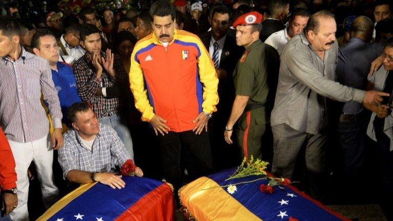 Maduro stands before the coffins of Serra and Herrera