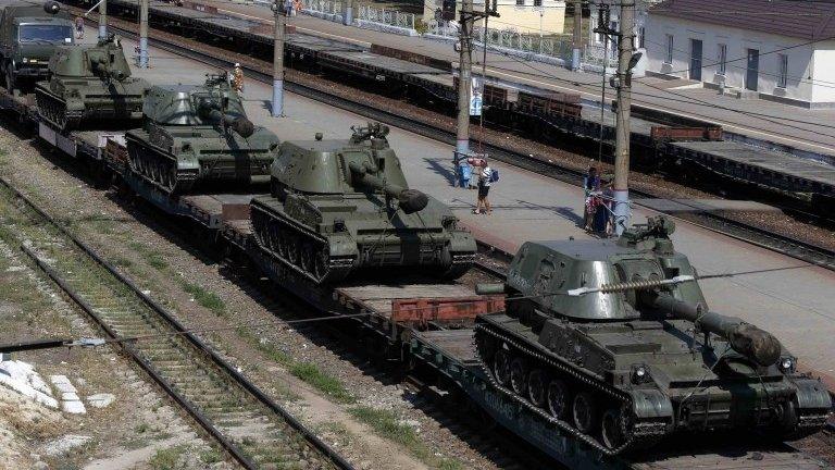 A freight car loaded with self-propelled howitzers is seen at a railway station in Kamensk-Shakhtinsky, Rostov region, near the border with Ukraine, 23 August 2014