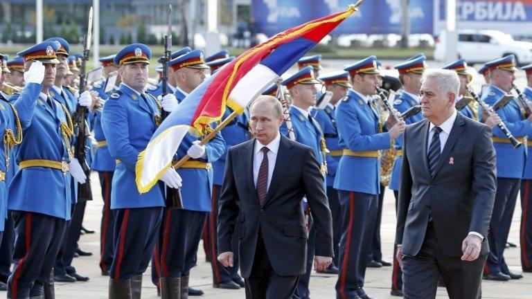 Russian President Vladimir Putin (left) with Serbian President Tomislav Nikolic in Belgrade, 16 October