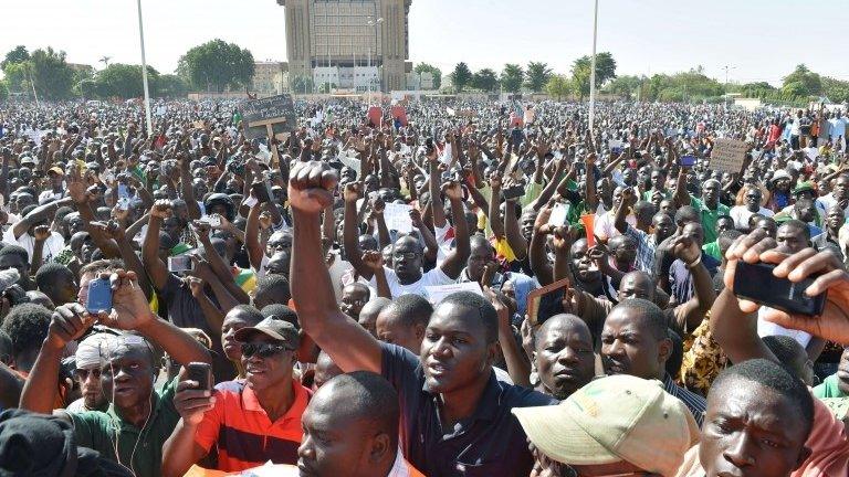 Opposition supporters protest at the Place de la Nation in Burkina Faso's capital Ouagadougou, 2 November 2014