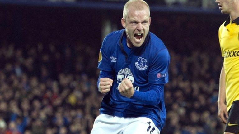 Steven Naismith celebrates