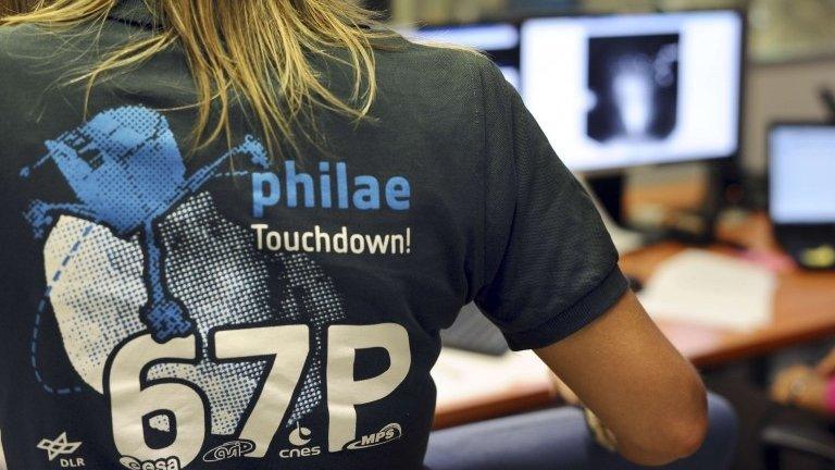 A scientist wears a t-shirt depicting the comet mission at the French space agency in Toulouse, 12 November