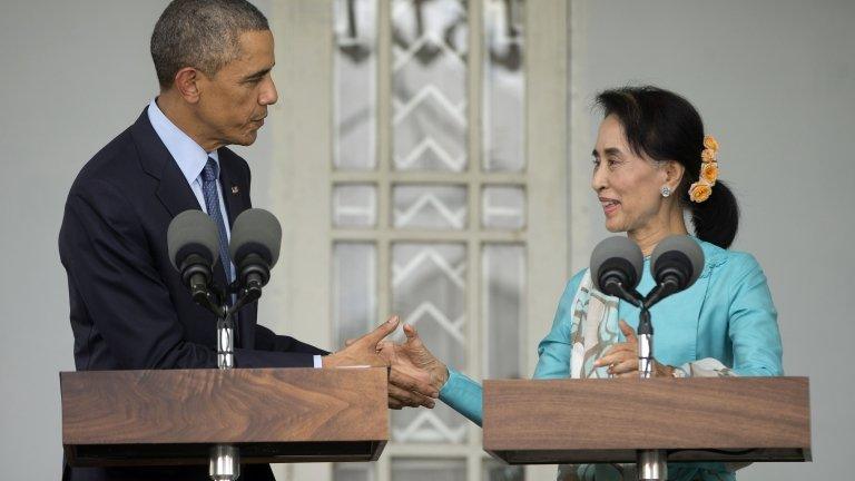 US President Barack Obama, left, and Myanmar's opposition leader Aung San Suu Kyi shake hands during a news conference at her home in Yangon on 14 November 2014