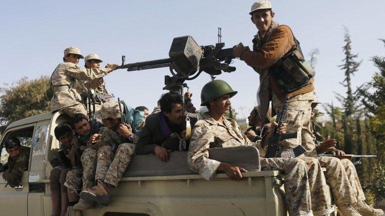 Houthi fighters patrol Sanaa, Yemen (22 January 2015)