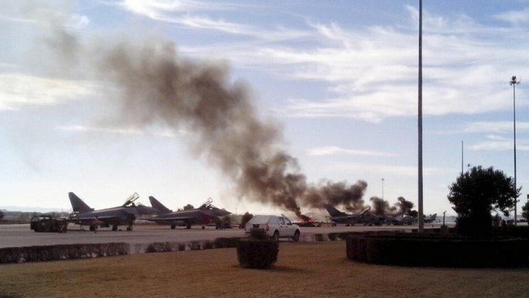 Smoke rises from the scene of the crash at Los Llanos air base in Albacete, eastern Spain (26 January 2015)