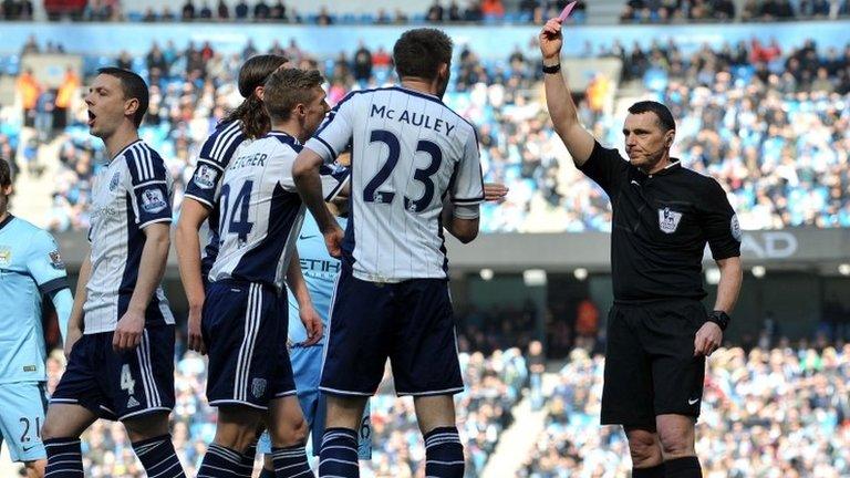 Neil Swarbrick sends off Gareth McAuley