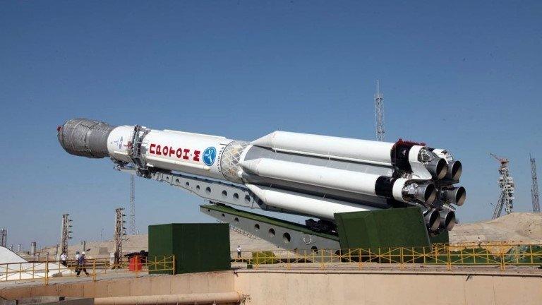 File photo: A Proton-M launch vehicle with three Glonass-M satellites onboard while being mounted on its launch pad at Baikonur cosmodrome, Kazakhstan, 28 June 2013