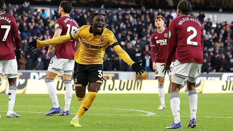 Mateus Mane celebrates