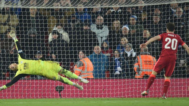 Jota scores a penalty against Leicester in Liverpool's 2021-22 Carabao Cup quarter-final