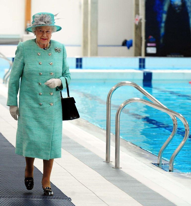 Queen visits Olympic swimming pool at Corby