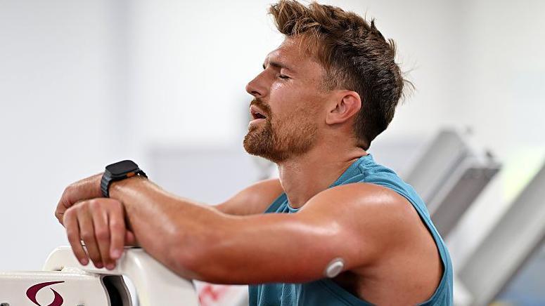 Henry Slade at the gym with his glucose monitoring device visible on his arm