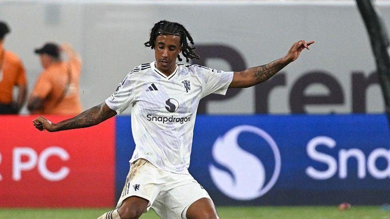 Manchester United defender Leny Yoro