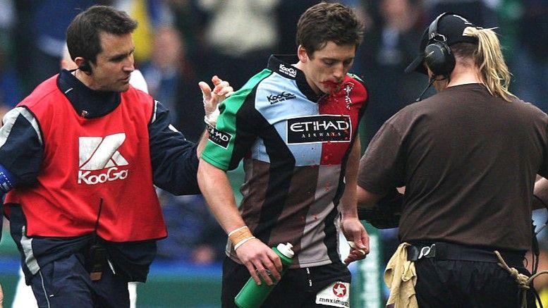 Tom Williams leaves the pitch against Leinster in 2009