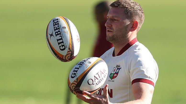 Finn Russell juggles rugby balls while in training