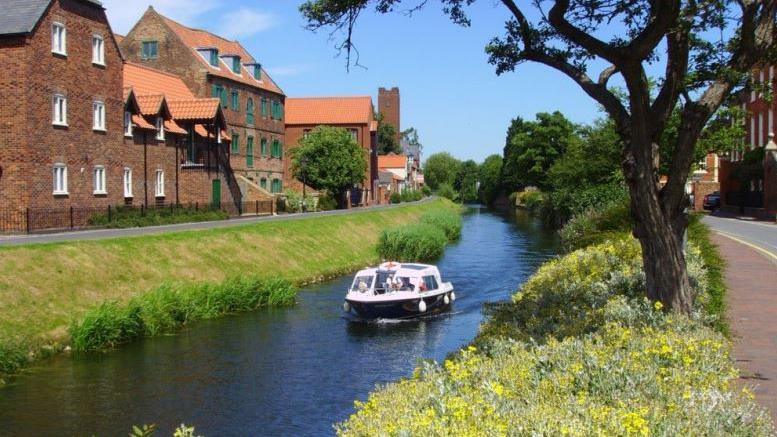 spalding water taxi