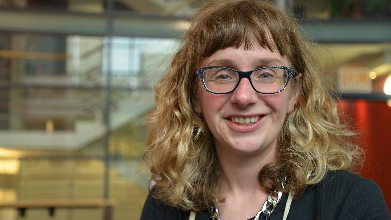 Awdur yr adroddiad yw Dr Elin Royles o Brifysgol Aberystwyth