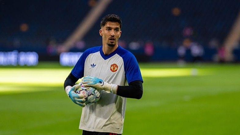 Manchester United goalkeeper Altay Bayindir