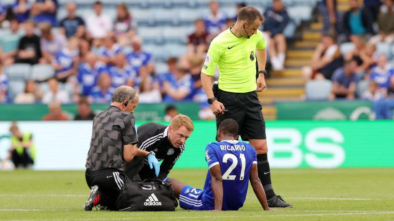 Leicester: Pereira injury 'a massive blow' - BBC Sport