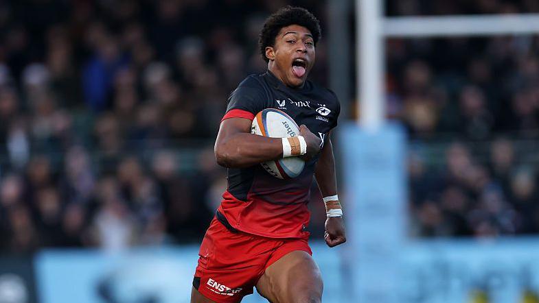 Noah Caluori runs through to score a try for Saracens