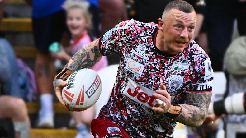 Josh Charnley runs with ball in hand