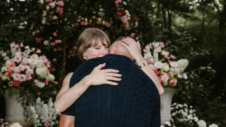 Taylor Swift embraces Travis Kelce at her proposal