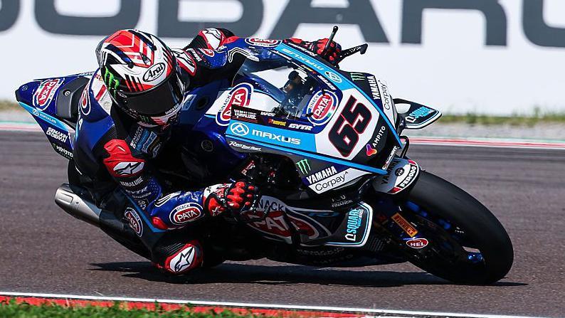 Jonathan Rea riding his Yamaha