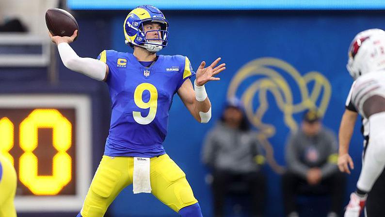 Matthew Stafford throwing a pass