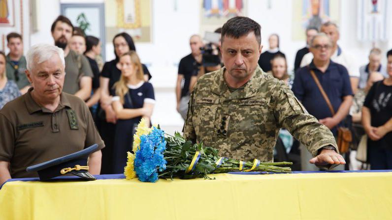 Lt Gen Mykola Oleshchuk pays his respect to an F-16 pilot killed in action 