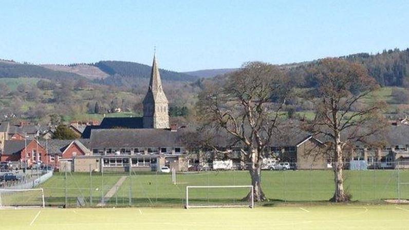 Ysgol y Berwyn cyn ei hadnewyddu