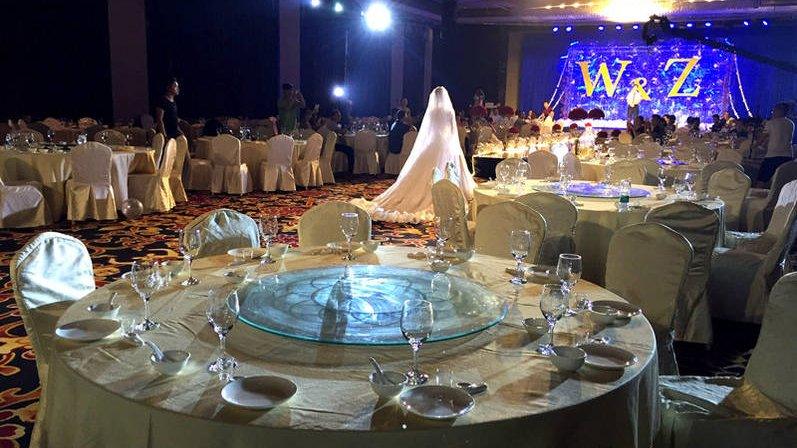 Flood-struck wedding, China.