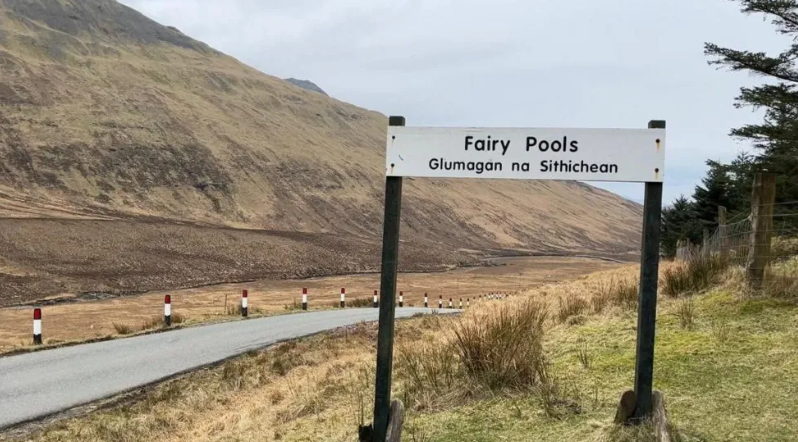 Bidh na mìltean de charbadan a' dol air an rathad shingilte gu ruige Glumagan nan Sìthichean gach bliadhna
