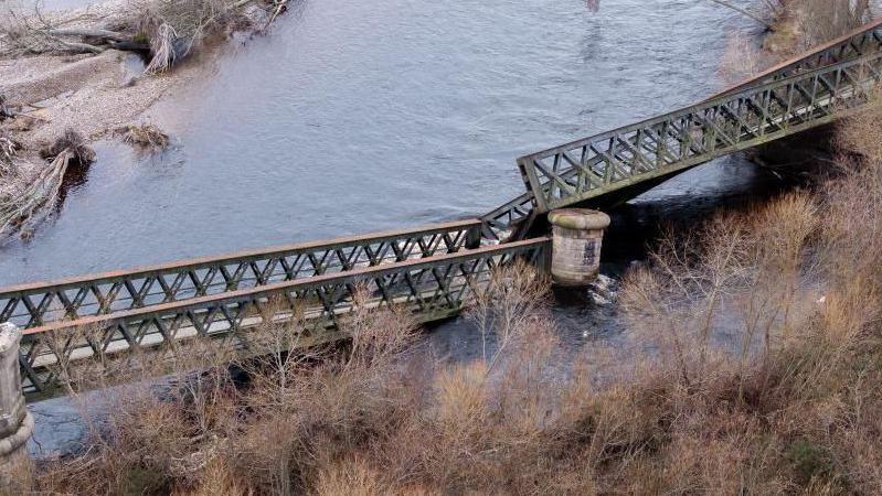 Dealbh dròn den drochaid