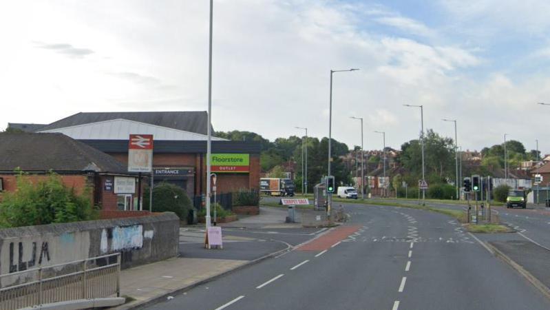 A view of Station Road on Google Maps. Traffic lights can be seen in the distance.