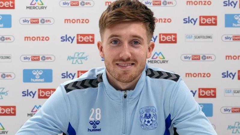 Josh Eccles signs a new contract with Coventry City