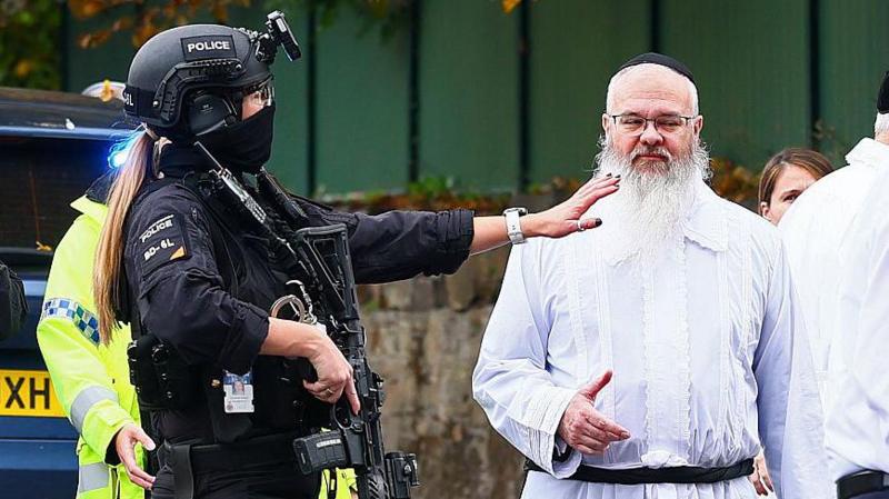 Heroes stopped attacker getting inside synagogue