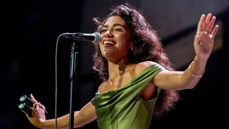 Olivia Dean's radiant show warms Manchester up for the Brits