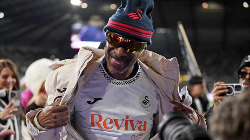 Snoop Dogg's surreal Swansea visit heralds late drama