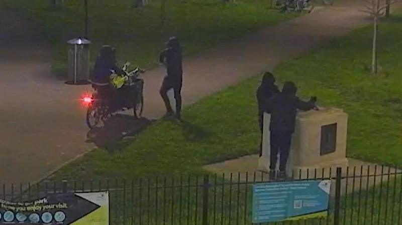Statue of world champion boxer stolen from park