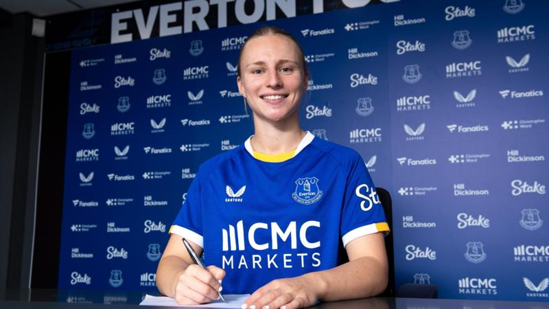 Australia striker McNamara joins Everton