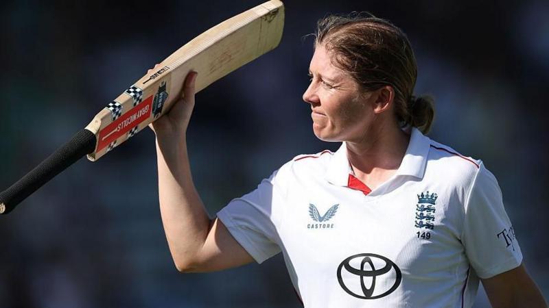 England facing defeat in Knight & Beaumont's farewell