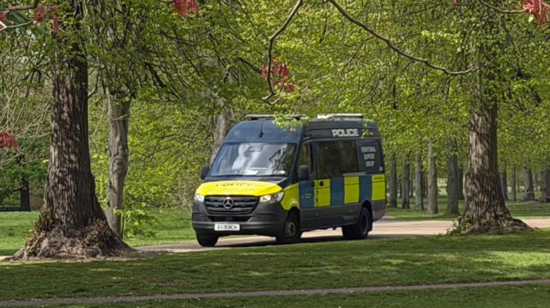 Kensington Gardens shut as police 'assess items'