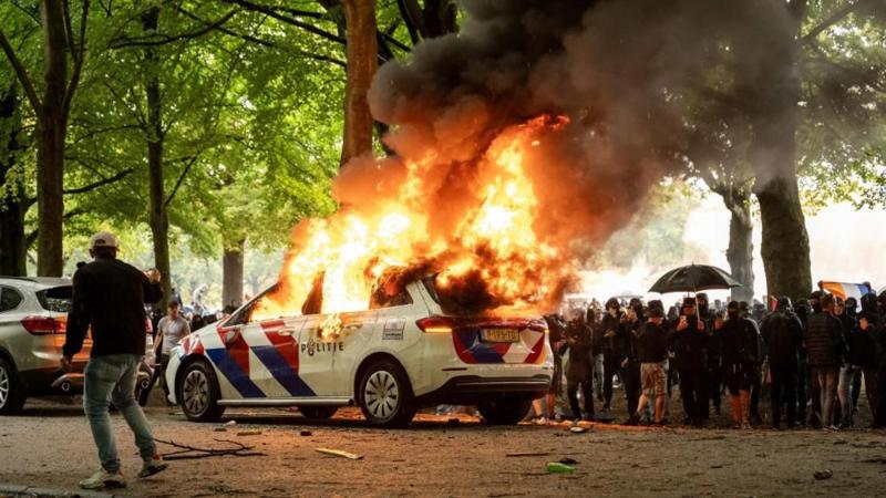 Dutch police clash with anti-immigration protesters