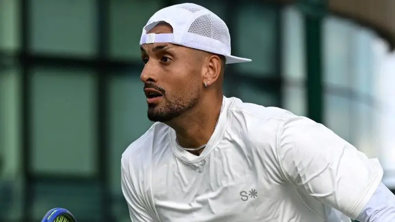 Kyrgios insulta al árbitro en su regreso a Wimbledon.