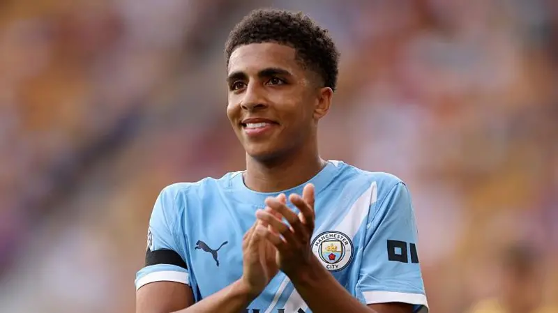Lewis, del Manchester City, habla sobre la fe, el fútbol y la ayuda a las personas sin hogar. Lewis, del Manchester City, habla sobre la fe, el fútbol y la ayuda a las personas sin hogar.