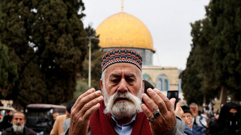 Status quo at Jerusalem's holiest site under threat as Israeli nationalists flout rules