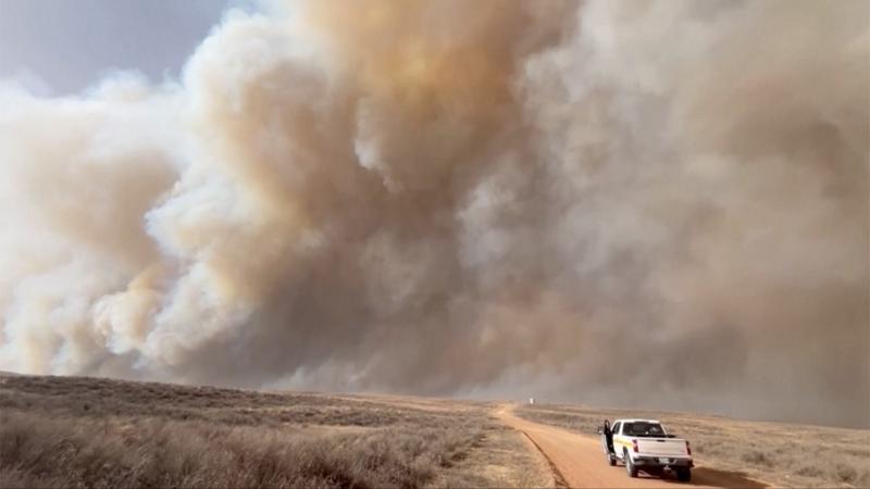 Fast-moving wildfires rage across southwestern US