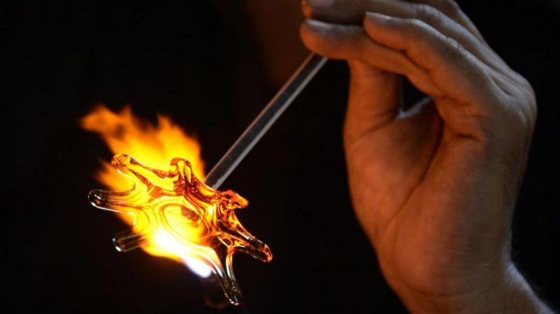 A faraway conflict threatens livelihoods in India's glass hub