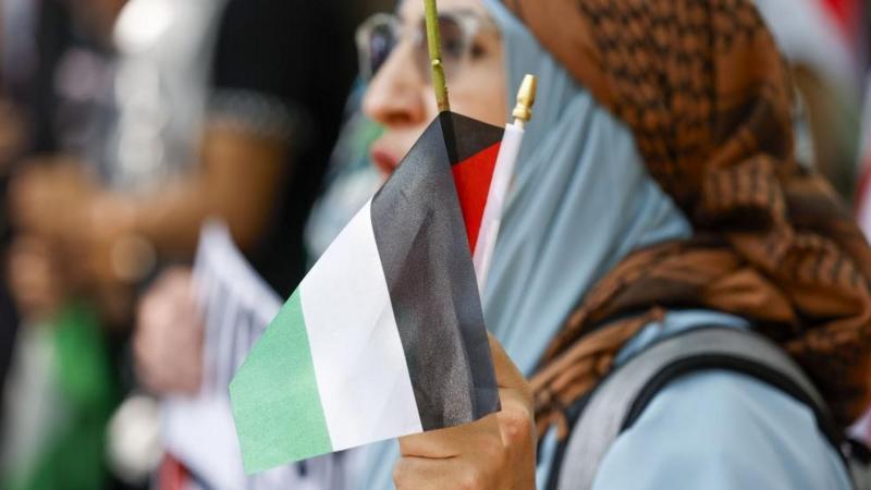 'Important step' as Ireland recognises Palestinian state - BBC News