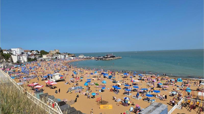 Amber health alerts as heatwave temperatures set to hit 34C