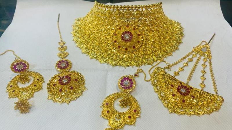 Burglars steal £500k of jewellery from London home
